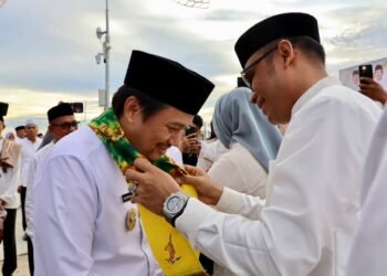 [Foto] Kalungkan Syal Kain Sasirangan