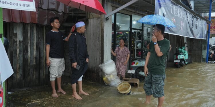 Arahan Bupati, Ini Aksi Wabup Bahsanudin Tinjau Lokasi Banjir di Simpang Empat Tanah Bumbu