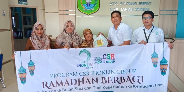 Ratusan Paket Sembako dan Ribuan Takjil Dibagikan Jhonlin Group Kepada Warga