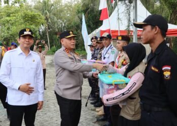 Bupati Bang Arul dan Kapolres Tanbu dampingi Kapolda Kalsel Tinjau Pos Terpadu Operasi Ketupat Intan 2025 : Pastikan Pemudik Aman dan Nyaman