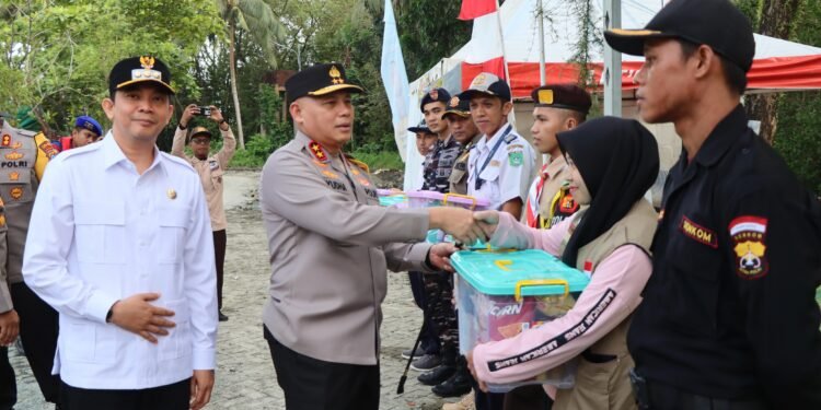 Bupati Bang Arul dan Kapolres Tanbu dampingi Kapolda Kalsel Tinjau Pos Terpadu Operasi Ketupat Intan 2025 : Pastikan Pemudik Aman dan Nyaman