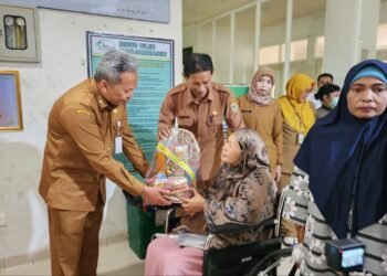 RSUD Ulin Banjarmasin Bagikan Ratusan Paket Bingkisan Ke Masyarakat
