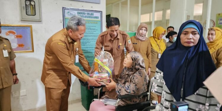 RSUD Ulin Banjarmasin Bagikan Ratusan Paket Bingkisan Ke Masyarakat