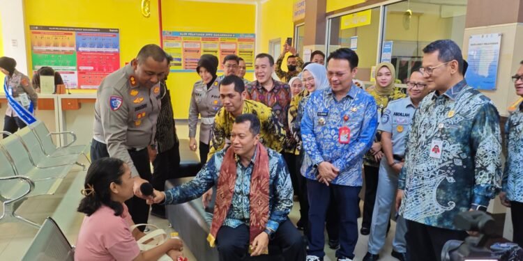 Pastikan Reformasi Birokrasi Pelayanan Publik ke Masyarakat, Wamen PAN-RB Kunjungi UPPD Samsat II Banjarmasin
