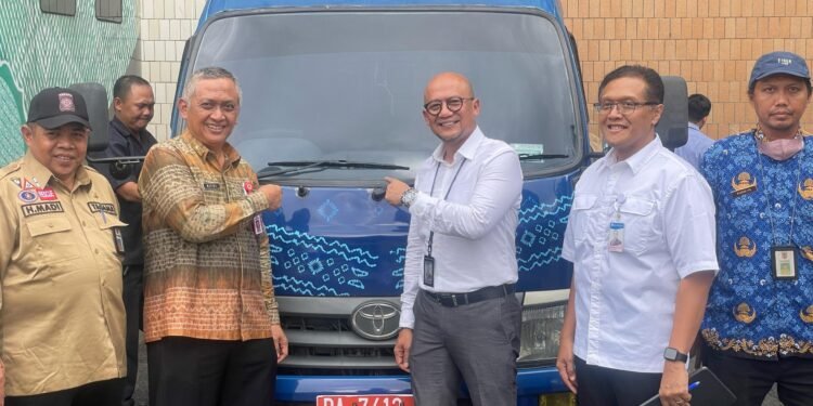 KPw BI Kalsel Berikan Bantuan Mobil Operasional Bencana Kepada Dinsos Kalsel