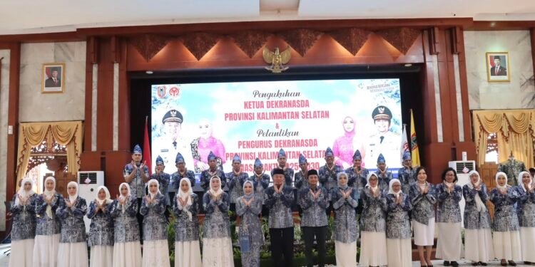 Pengukuhan Ketua dan Pelantikan Pengurus Dekranasda Kalsel, Gubernur H Muhidin : Kenalkan Produk Lokal Hingga Kancah Internasional