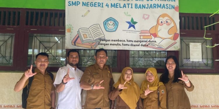 Dispersip Kalsel Sosialisasikan SNP ke SMA Negeri 4 Banjarmasin