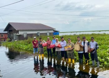 Pemprov Kalsel Salurkan Bantuan bagi Warga Terdampak Banjir di Kabupaten HSU