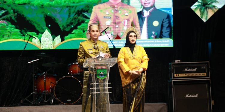 Pesona Budaya Mappanre Ri Tasi’e dan Expo Tanah Bumbu 2025 Resmi Dibuka, Bupati Tanbu: Cermin Kearifan Lokal Masyarakat Pesisir