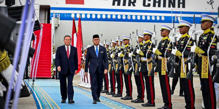 Premier Li Qiang Tiba di Tanah Air, Tandai Kunjungan Resmi Tiga Hari ke Indonesia