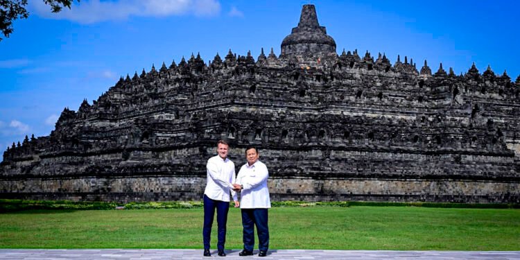 Presiden Prabowo dan Presiden Macron Kunjungi Candi Borobudur, Tegaskan Nilai Persahabatan dan Toleransi Antarbangsa