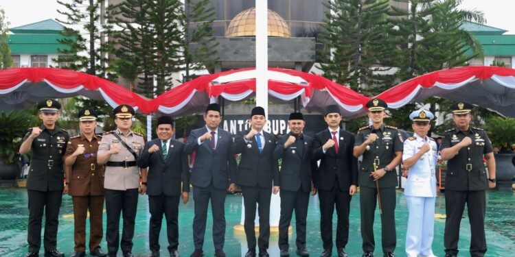 Bupati Andi Rudi Latif Pimpin Harkitnas dan HUT Proklamasi Pemerintahan ALRI Divisi 4