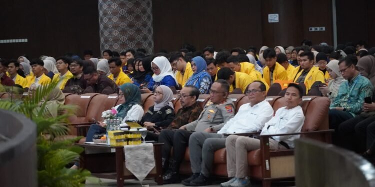 Kunker KLH ke Kalsel, Perkuat Komitmen Penanggulangan Polusi Plastik dan Pelestarian Ekosistem Mangrove