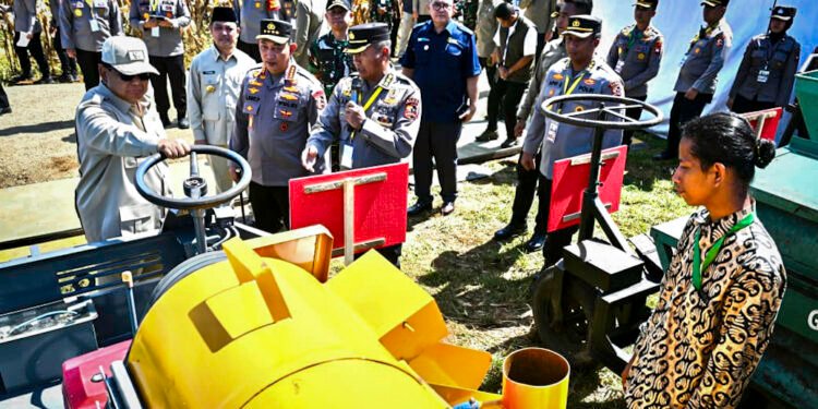 Tinjau Stan Hilirisasi Jagung di Bengkayang, Presiden Prabowo Apresiasi Inovasi UMKM dan Komitmen Swasembada