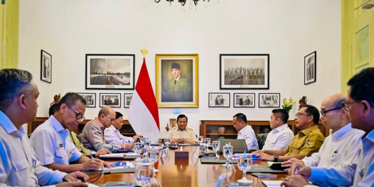 Presiden Prabowo Pimpin Rapat Terbatas Pembentukan Tanggul Laut di Pulau Jawa