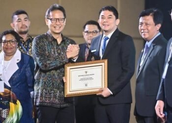 Bupati Tanah Bumbu Andi Rudi Latif Terima Sertifikat Eliminasi Malaria di APLMA ke-9