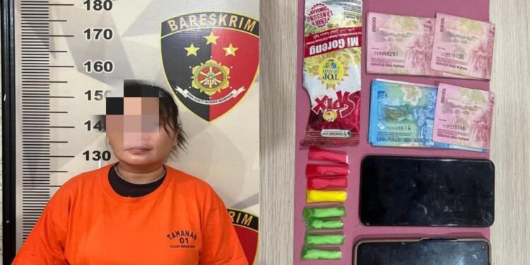 Ops Antik Intan 2025, Polsek Simpang Empat Amankan Perempuan Asal Jember Kedapatan Miliki 8 Paket Sabu