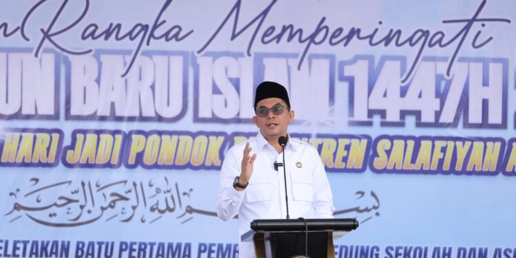 Bupati Tanah Bumbu Hadiri Hari Jadi Ponpes Salafiyah Al-Istiqamah dan Letakkan Batu Pertama Pembangunan Gedung Baru