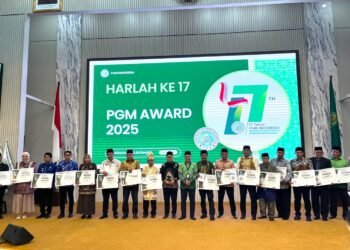 PGM Award 2025, Bupati Tanah Bumbu Terima Penghargaan di Kategori Pemerintahan