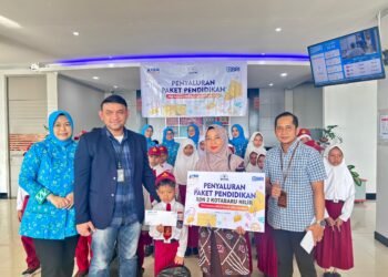 BRI Kotabaru Salurkan Paket Pendidikan untuk Siswa SDN 2 dan SDN 3 Kotabaru Hilir
