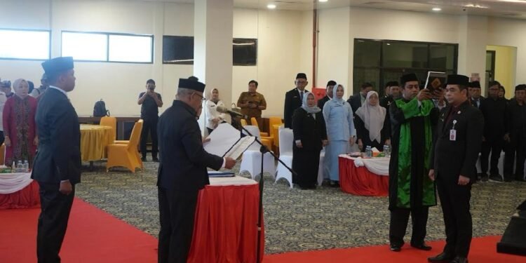 Bupati Lantik dan mengambil Sumpah/Janji Jabatan Sekretaris Daearah Kotabaru