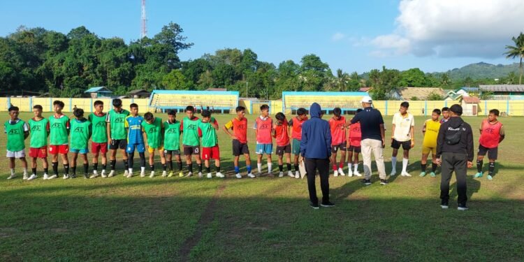 Seleksi Terakhir Tim Sepak Bola Kotabaru Jelang Porprov Tanah Laut Digelar di Stadion Bamega