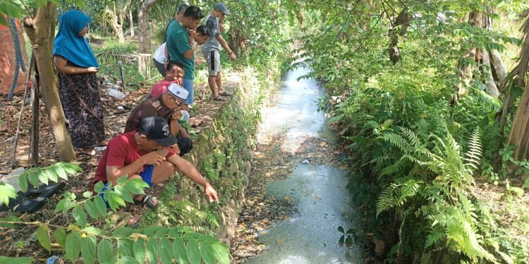 Anak Sungai Desa Gunung Antasari Tercemar, Pemerintah Desa Siap Lakukan Pembersihan