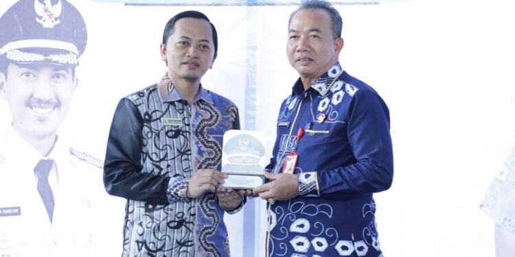 Pertama di Indonesia, Gubernur Kalsel Mendapat Penghargaan dari Ombudsman RI