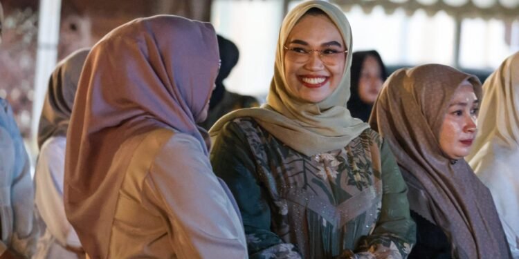 Ketua TP PKK Tanah Bumbu Tinjau Langsung Stand Pelayanan Publik di Gerakan Aksi Serentak