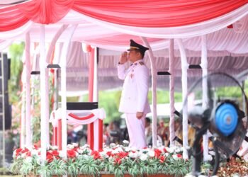 Bupati Andi Rudi Latif Inspektur Upacara HUT ke-80 RI di Tanah Bumbu