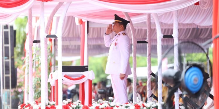Bupati Andi Rudi Latif Inspektur Upacara HUT ke-80 RI di Tanah Bumbu