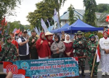 Pemkab Kotabaru Lepas Karnaval HUT RI ke-80, Angkat Tema Nostalgia Persatuan dalam Keragaman Budaya