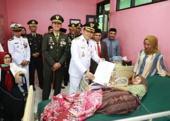 Bupati Andi Rudi Latif Kunjungi dan Gratiskan Pasien Melahirkan di RSUD pada 17 Agustus