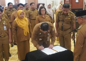 Bupati H. Muhammad Rusli Lantik Pejabat Administrator dan Pengawas Di Lingkungan Pemkab Kotabaru