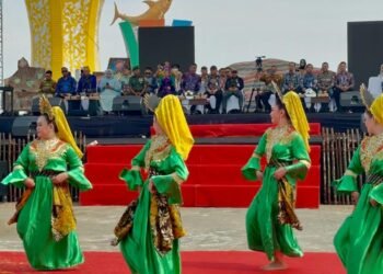 Pemkab Kotabaru Gelar Pawai Budaya dan Atraksi Seni Budaya Rangkaian FBS 2025