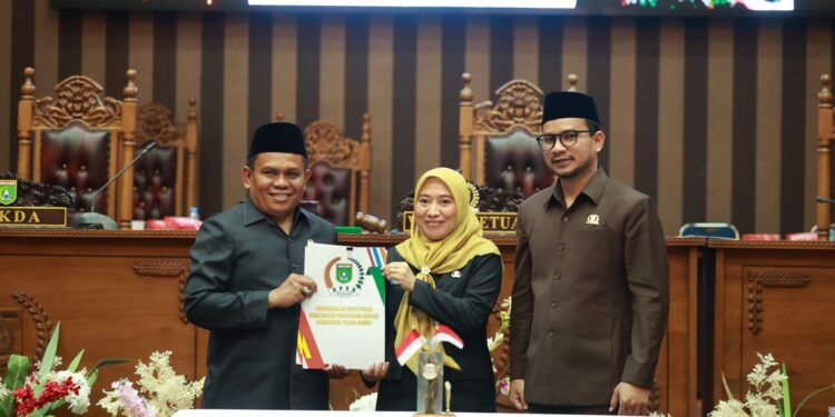 Tiga Raperda Jadi Perda, Bupati Tanah Bumbu Apresiasi DPRD