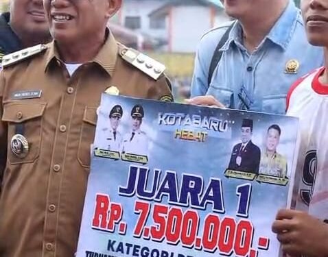 Bupati Kotabaru Muhammad Rusli Resmi Tutup Turnamen Sepak Bola Bupati Cup 2025
