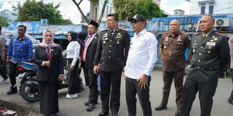 Pemkab Kotabaru Tinjau Lokasi Pasca Kebakaran Pasar Kemakmuran, 205 Kios Hangus Terbakar