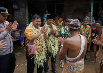Pemkab. Kotabaru Hadiri Acara Adat Bawanang Desa Laburan, Perkuat Komitmen Lestarikan Budaya Dayak