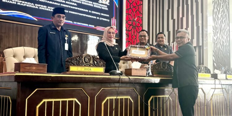 Rapat Paripurna DPRD, Pemkab. Kotabaru Sampaikan Dua Buah Raperda