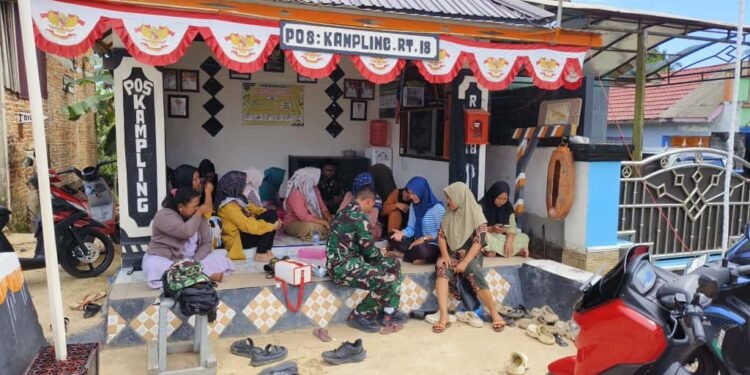 Bukan Hanya Bangun Jalan,  TMMD ke-126 Kodim Tanah Bumbu Gelar Pengobatan Gratis Bagi Warga