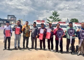 Perkuat Layanan Kesehatan hingga kepelosok desa,Bupati Kotabaru bagikan Ambulans