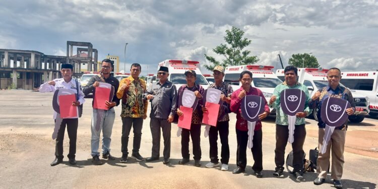 Perkuat Layanan Kesehatan hingga kepelosok desa,Bupati Kotabaru bagikan Ambulans