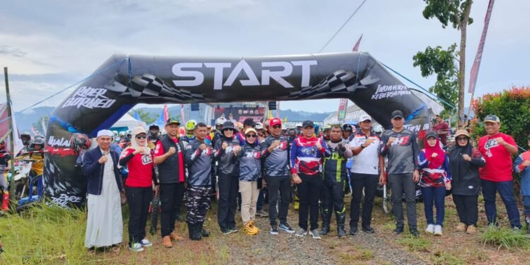 Trabas Hebat 3 Kotabaru: 680 Rider Ramaikan One Day Trail Adventure dan Salurkan Bansos di Tiga Desa