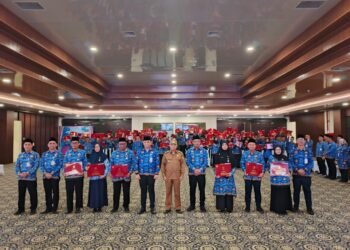 Bupati Kotabaru Sematkan Satyalancana Karya Satya untuk ASN dan Tali Asih Purna Bakti