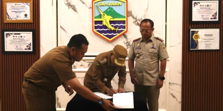 Bupati Kotabaru Serahkan Mobil Operasional Penunjang Kegiatan Kantor Pertanahan Kotabaru