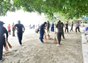 Lanal Kotabaru Ajak Masyarakat Jaga Kebersihan Pantai Gedambaan