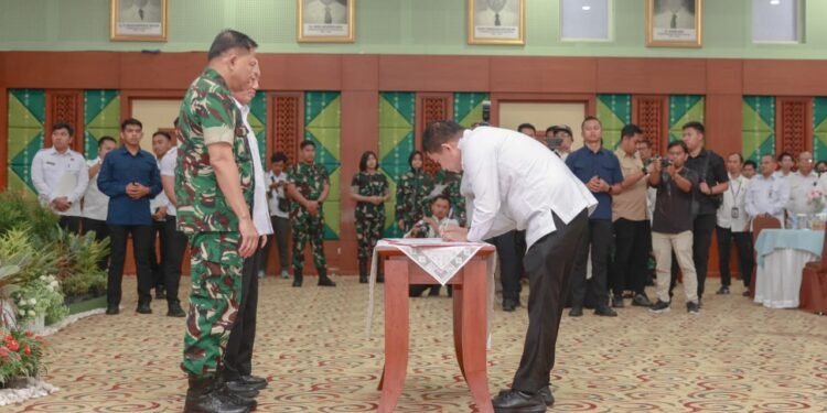 Bupati Andi Rudi Latif Teken Kesepakatan, Tegaskan Dukungan Pembangunan Makodam di Kalsel