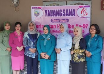 Ketua TP PKK Kotabaru Anjangsana ke Bank Sampah dan Panti Asuhan Peringati Hari Ibu ke-97