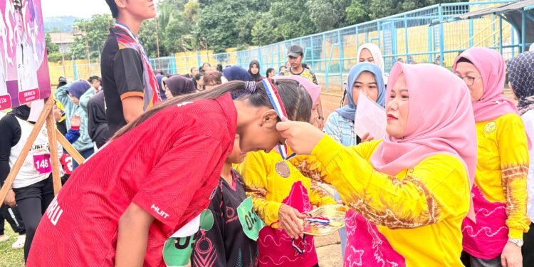 Perwosi Kotabaru Gelar Penutupan Kejuaraan Atletik Wanita